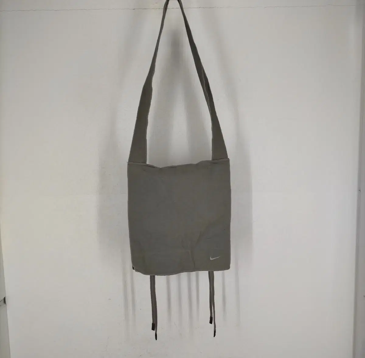 NIKE CONSIDER BAG